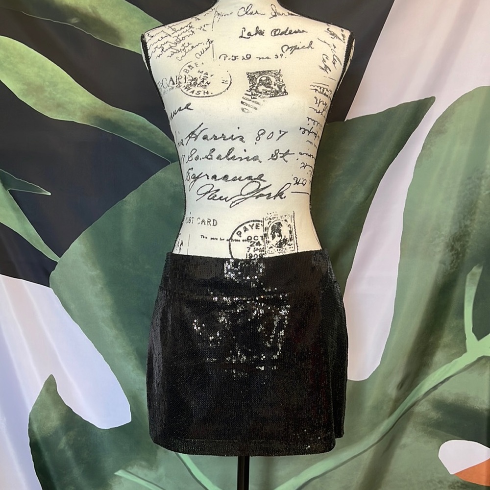 New Full sequin black lined mini skirt. Sz Med